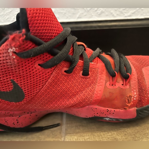 Nike Kyrie 3 GS 'Candy Apple. Size 7Y' - Picture 3 of 7